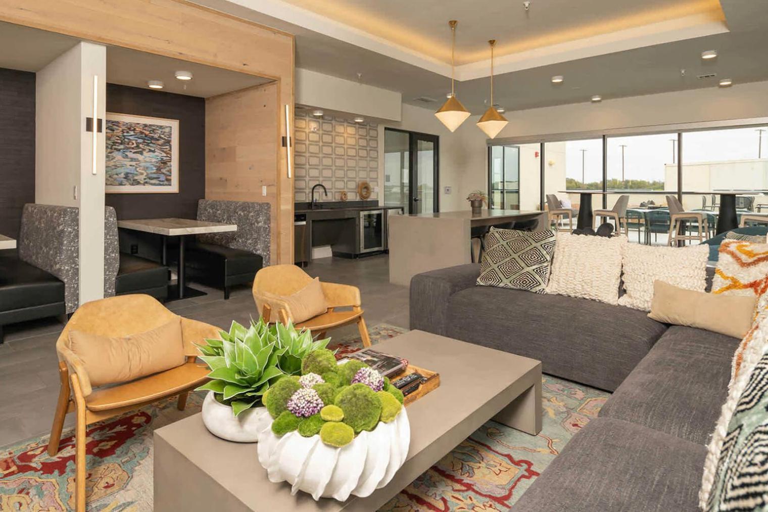 East 2br W Gym Pool Wd Nr Shops Atx-59 Apartment