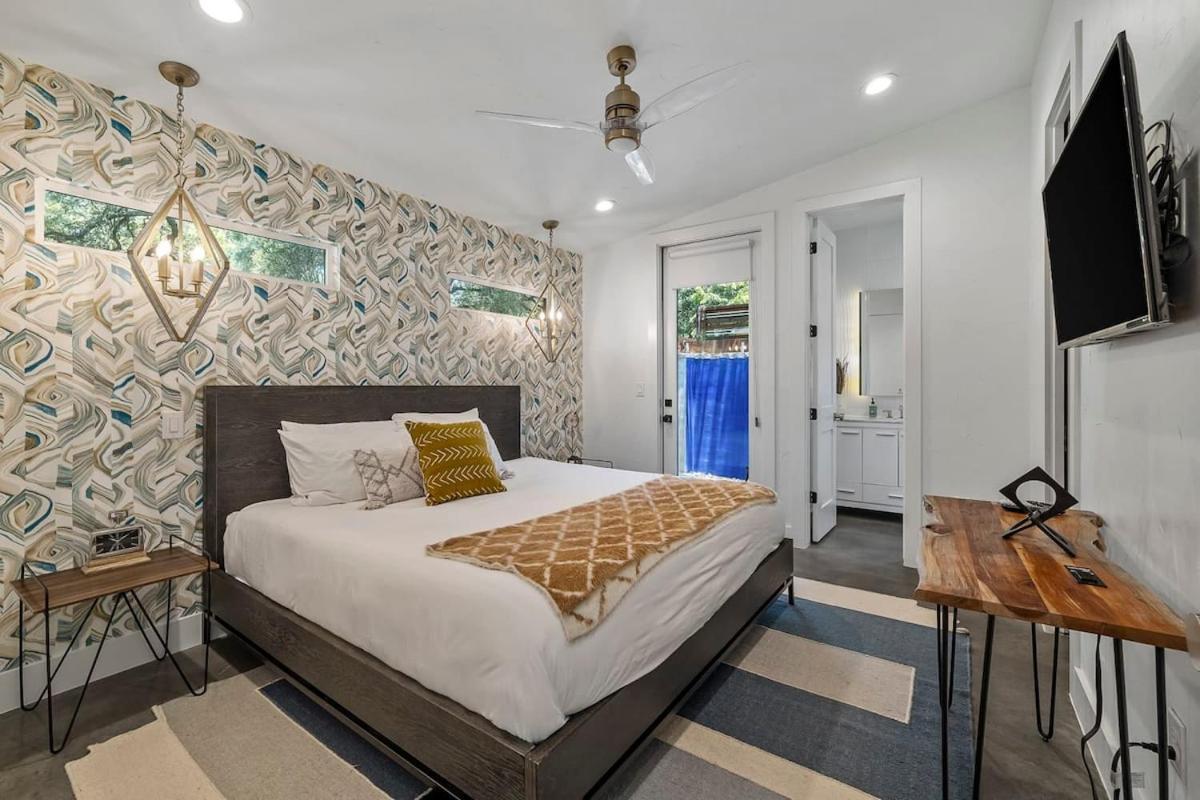 Luxury Compound In South Lamar * Austin