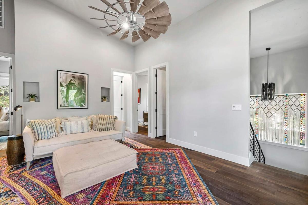Luxury Compound In South Lamar *