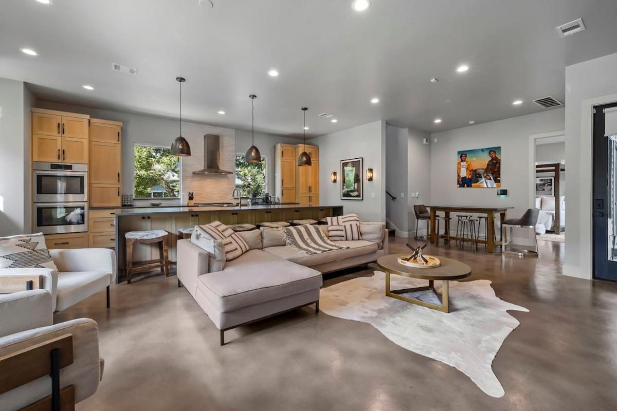 Luxury Compound In South Lamar