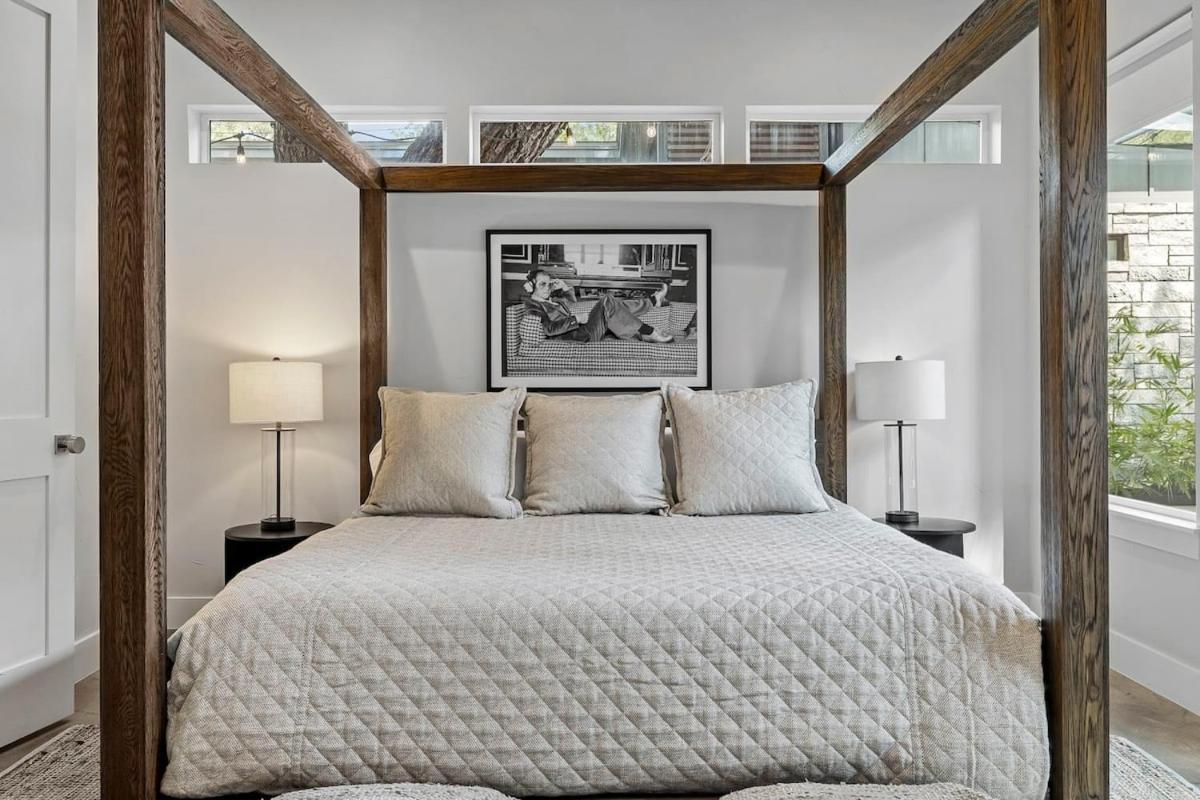 Luxury Compound In South Lamar *