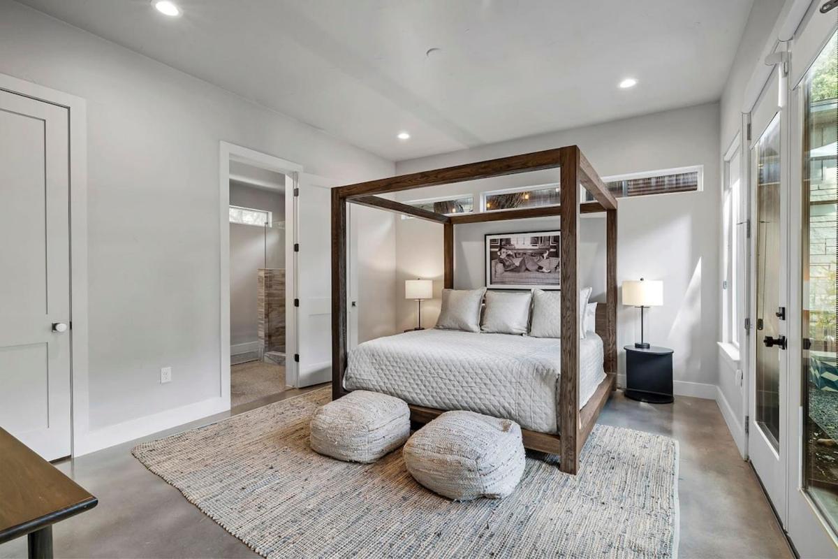 Luxury Compound In South Lamar Holiday home Austin