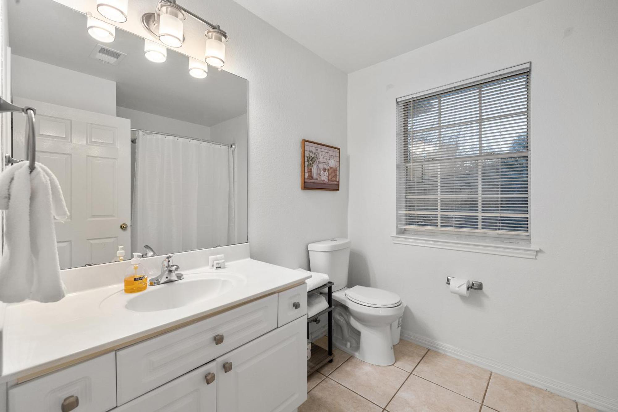 Luxury 5br, 3ba Retreat ~ Pool~ Parking *