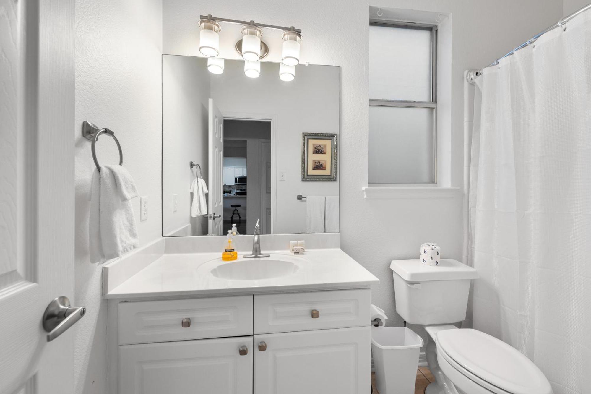 Luxury 5br, 3ba Retreat ~ Pool~ Parking *