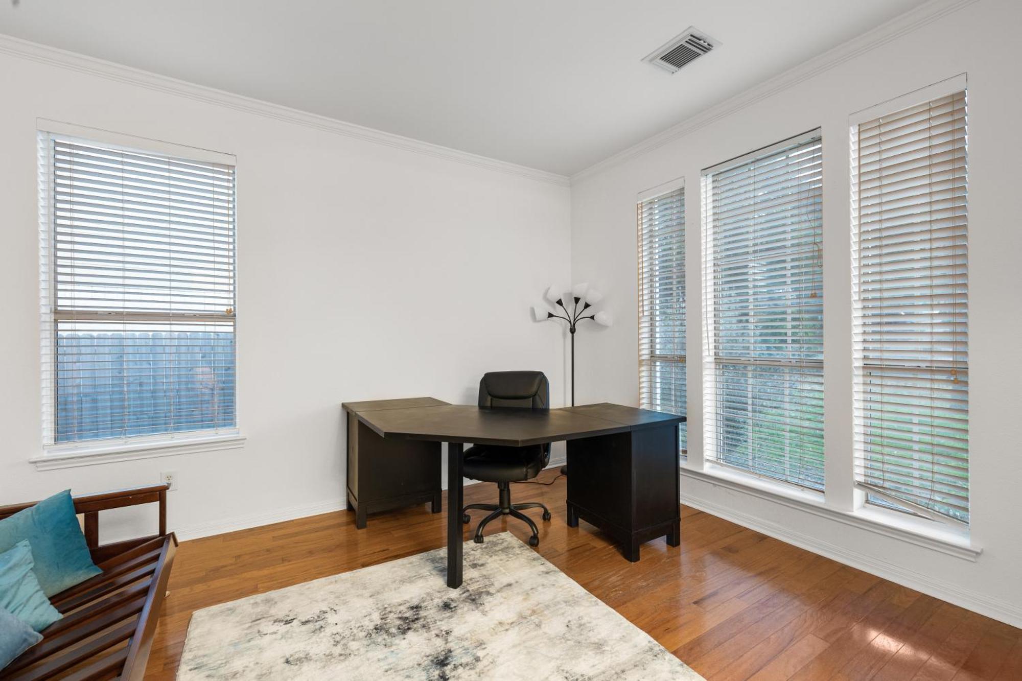 Holiday home Luxury 5br, 3ba Retreat ~ Pool~ Parking Austin