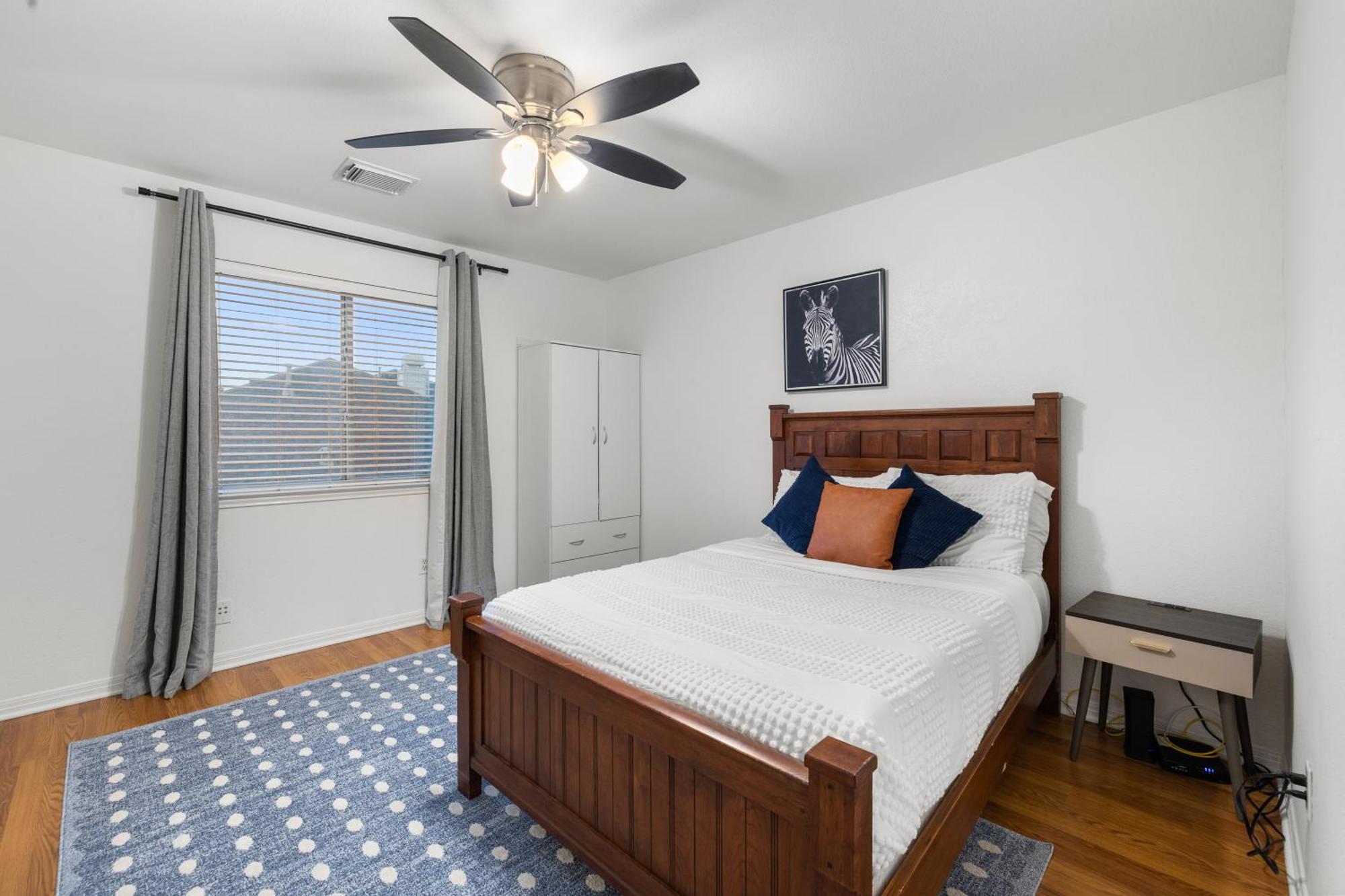 Luxury 5br, 3ba Retreat ~ Pool~ Parking