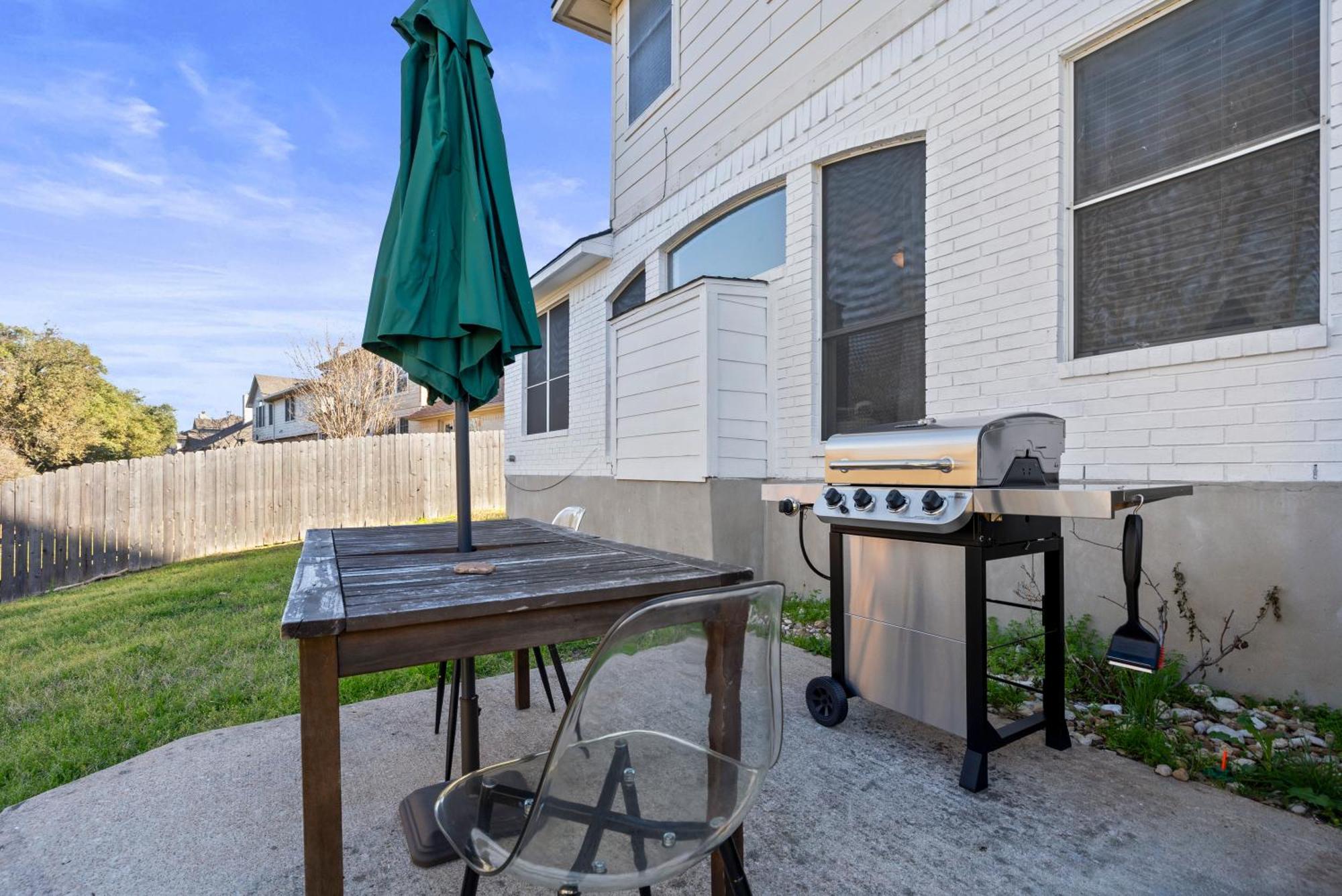 Holiday home Luxury 5br, 3ba Retreat ~ Pool~ Parking Austin