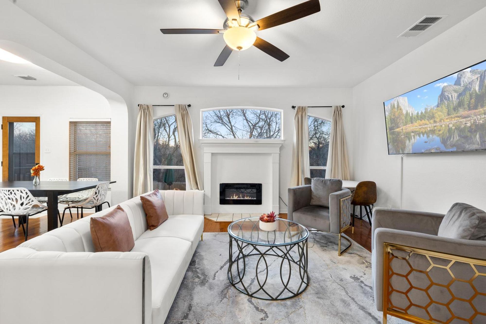 Luxury 5br, 3ba Retreat ~ Pool~ Parking *