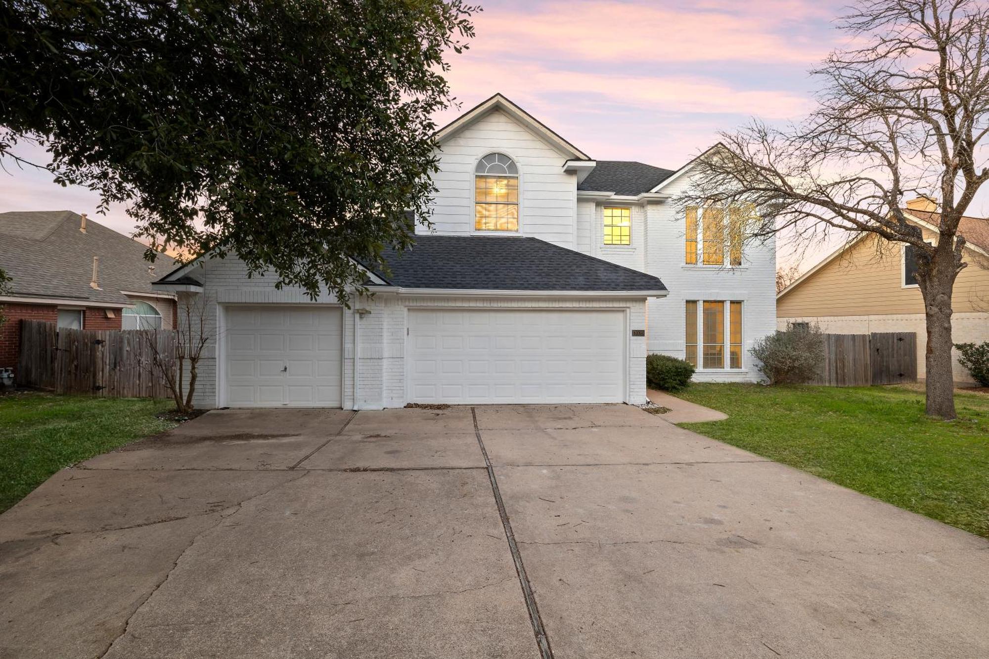 Luxury 5br, 3ba Retreat ~ Pool~ Parking Holiday home *