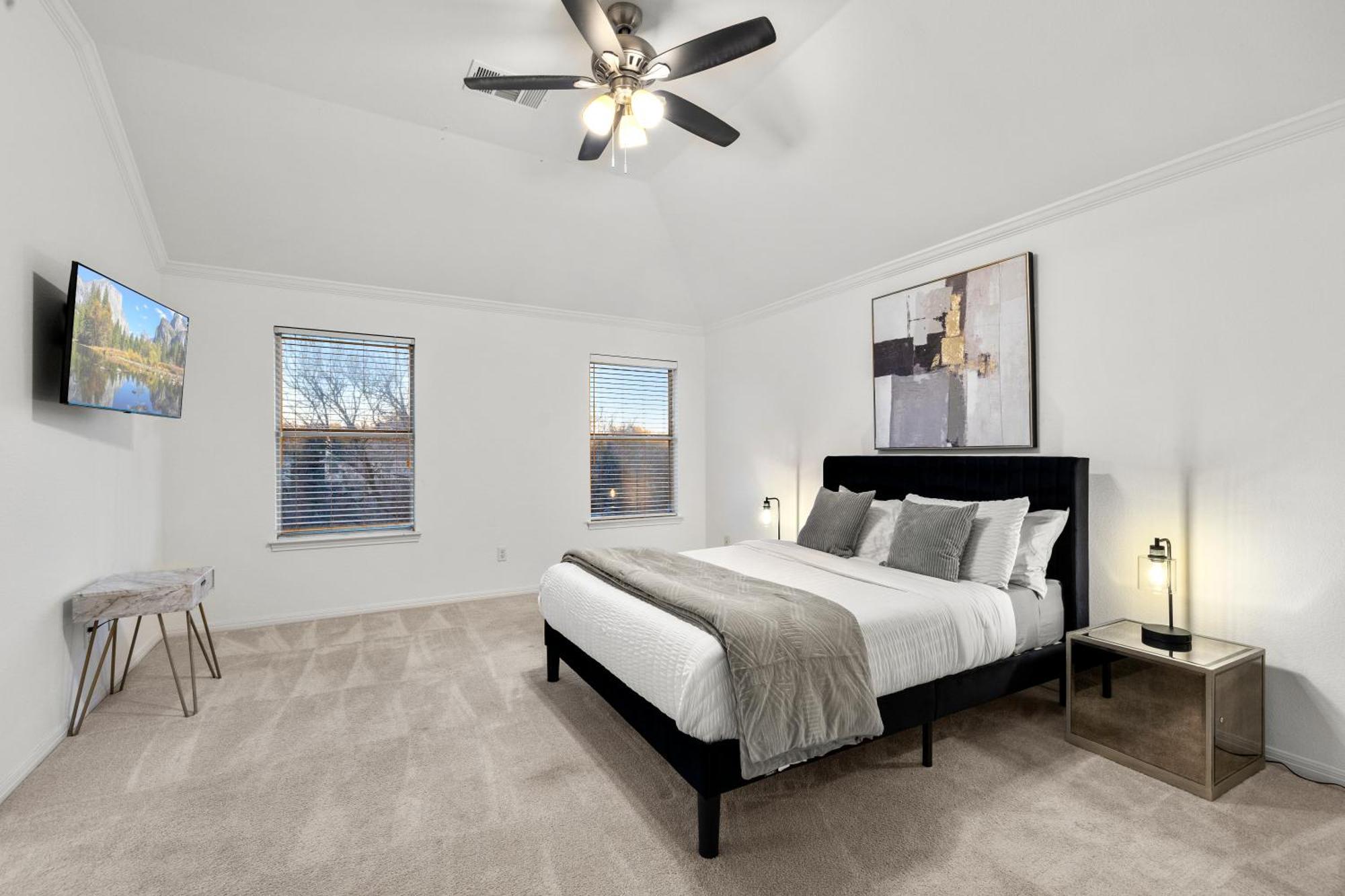Luxury 5br, 3ba Retreat ~ Pool~ Parking Holiday home Austin