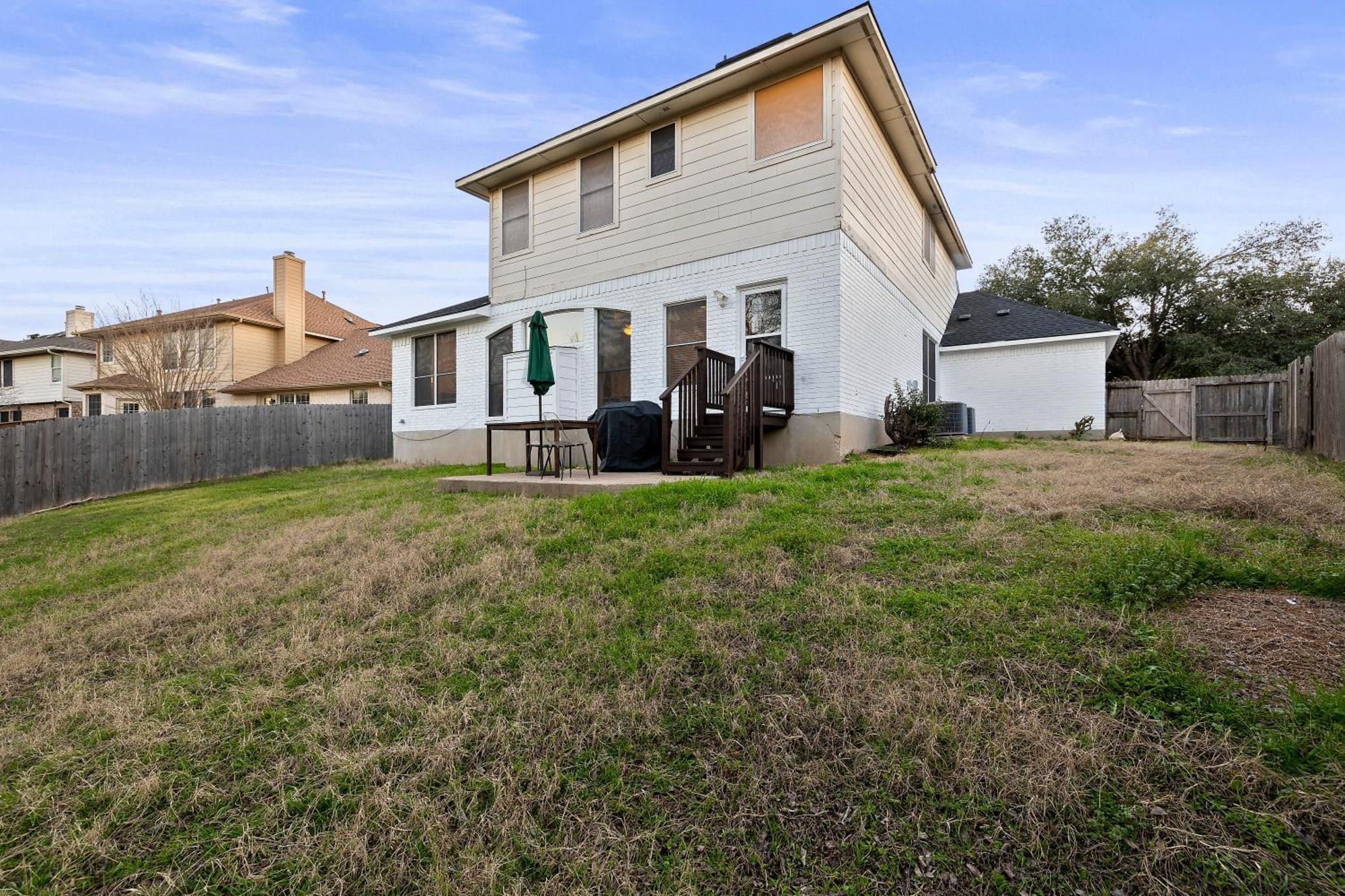 Luxury 5br, 3ba Retreat ~ Pool~ Parking Holiday home Austin
