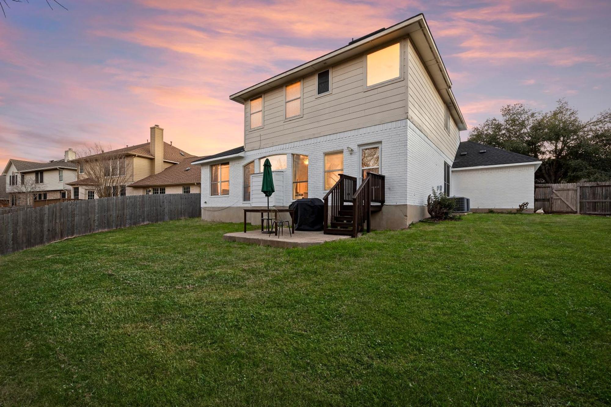 Holiday home Luxury 5br, 3ba Retreat ~ Pool~ Parking