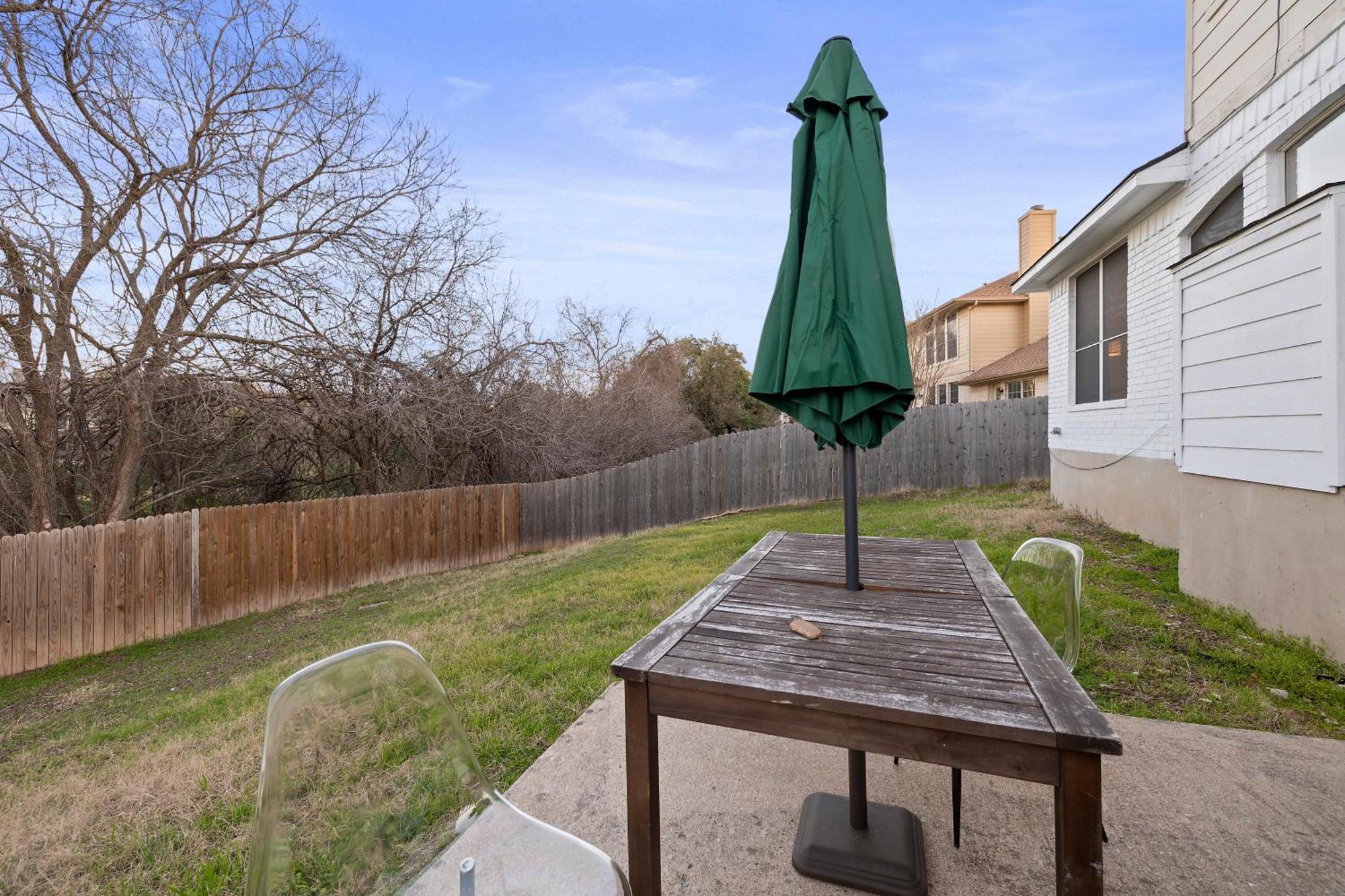 Luxury 5br, 3ba Retreat ~ Pool~ Parking Austin