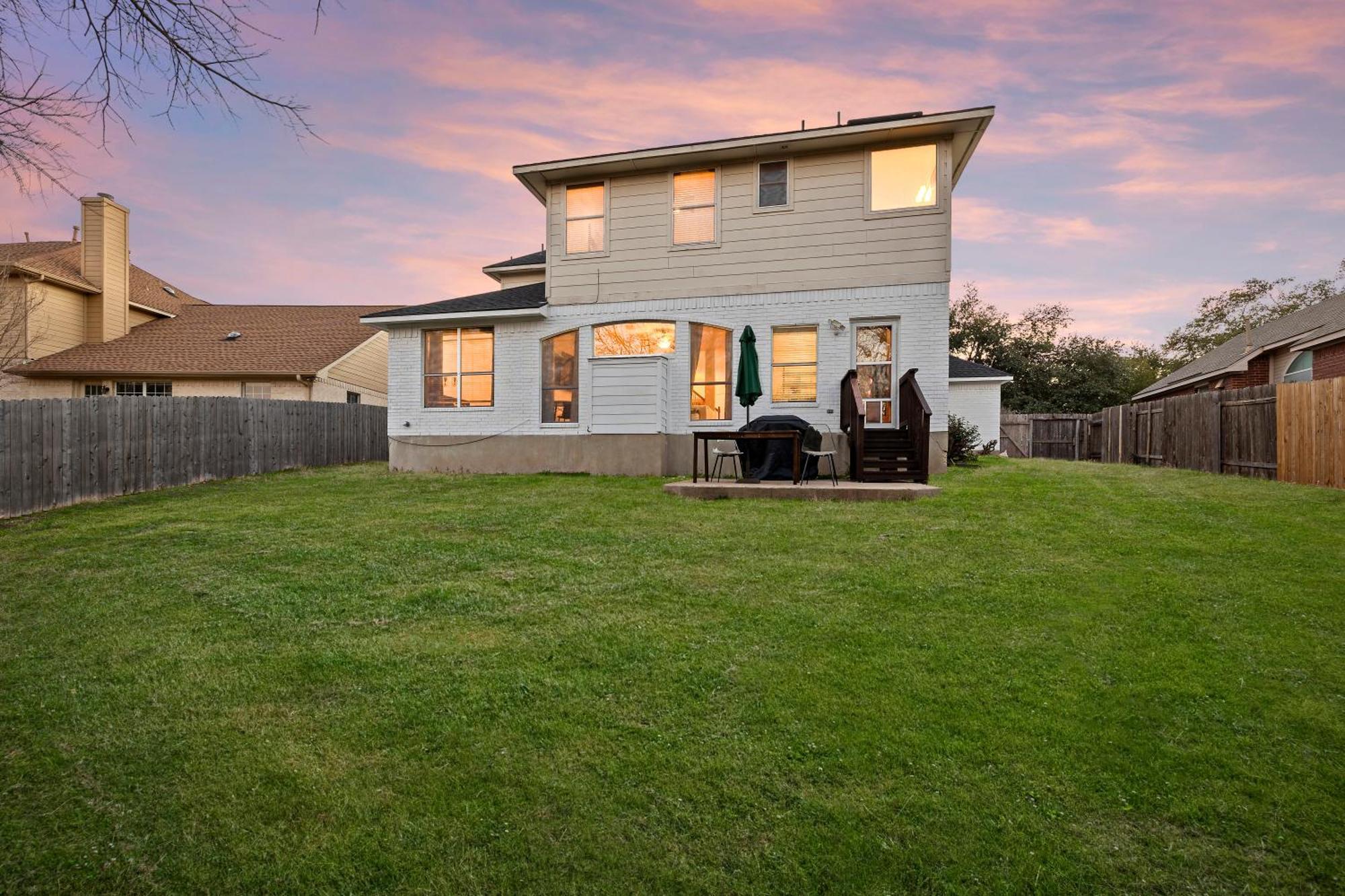 Holiday home Luxury 5br, 3ba Retreat ~ Pool~ Parking Austin