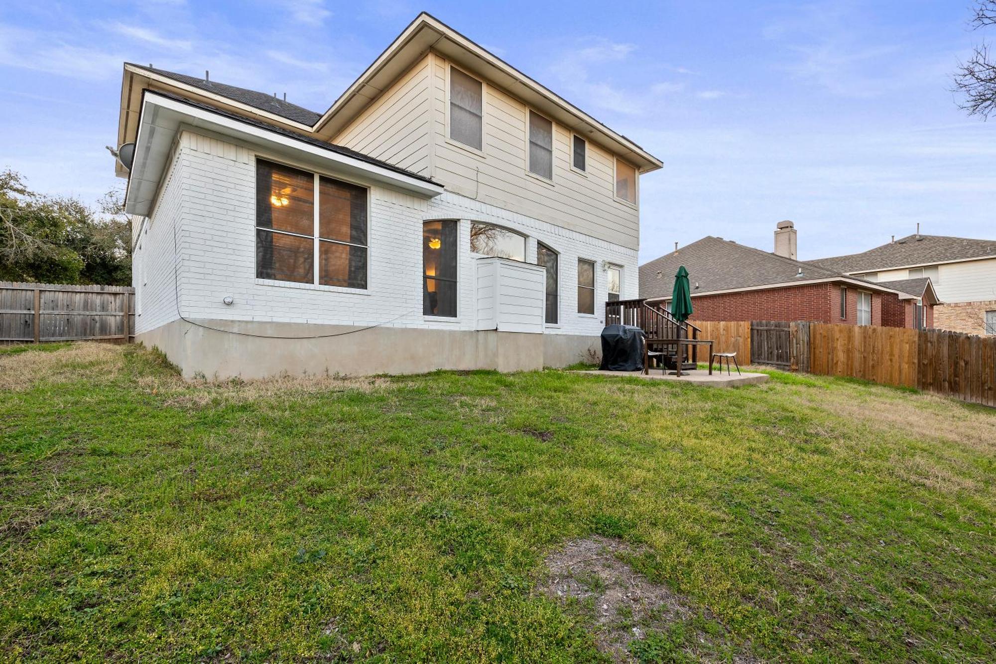 Luxury 5br, 3ba Retreat ~ Pool~ Parking Holiday home Austin