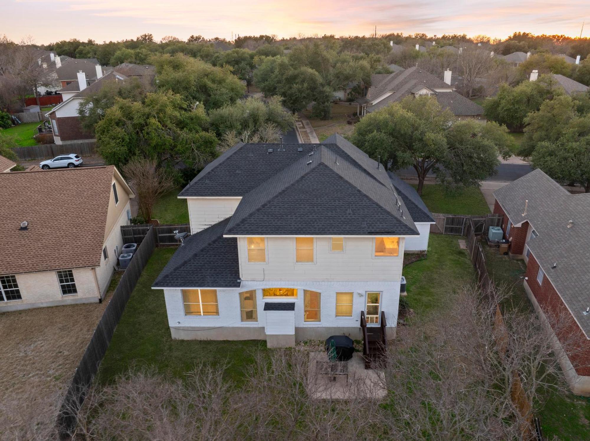 Luxury 5br, 3ba Retreat ~ Pool~ Parking