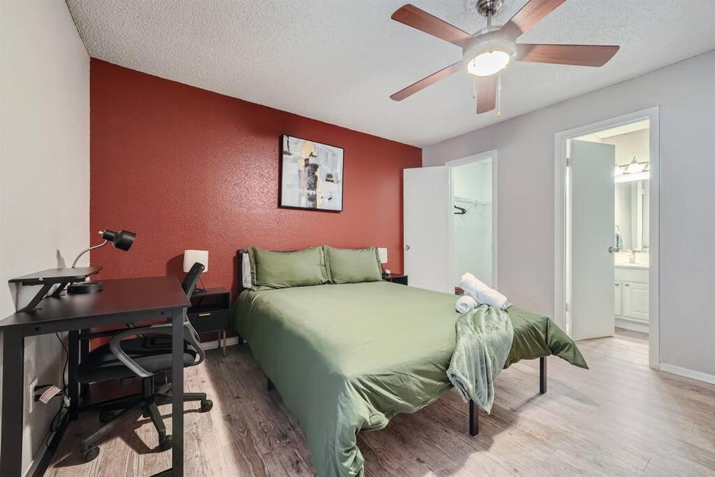 Apartment Chic 2b Getaway - 10min To Dtwn - W/d, Pool, Prkg *
