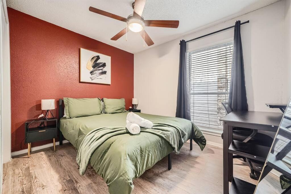 Apartment Chic 2b Getaway - 10min To Dtwn - W/d, Pool, Prkg *