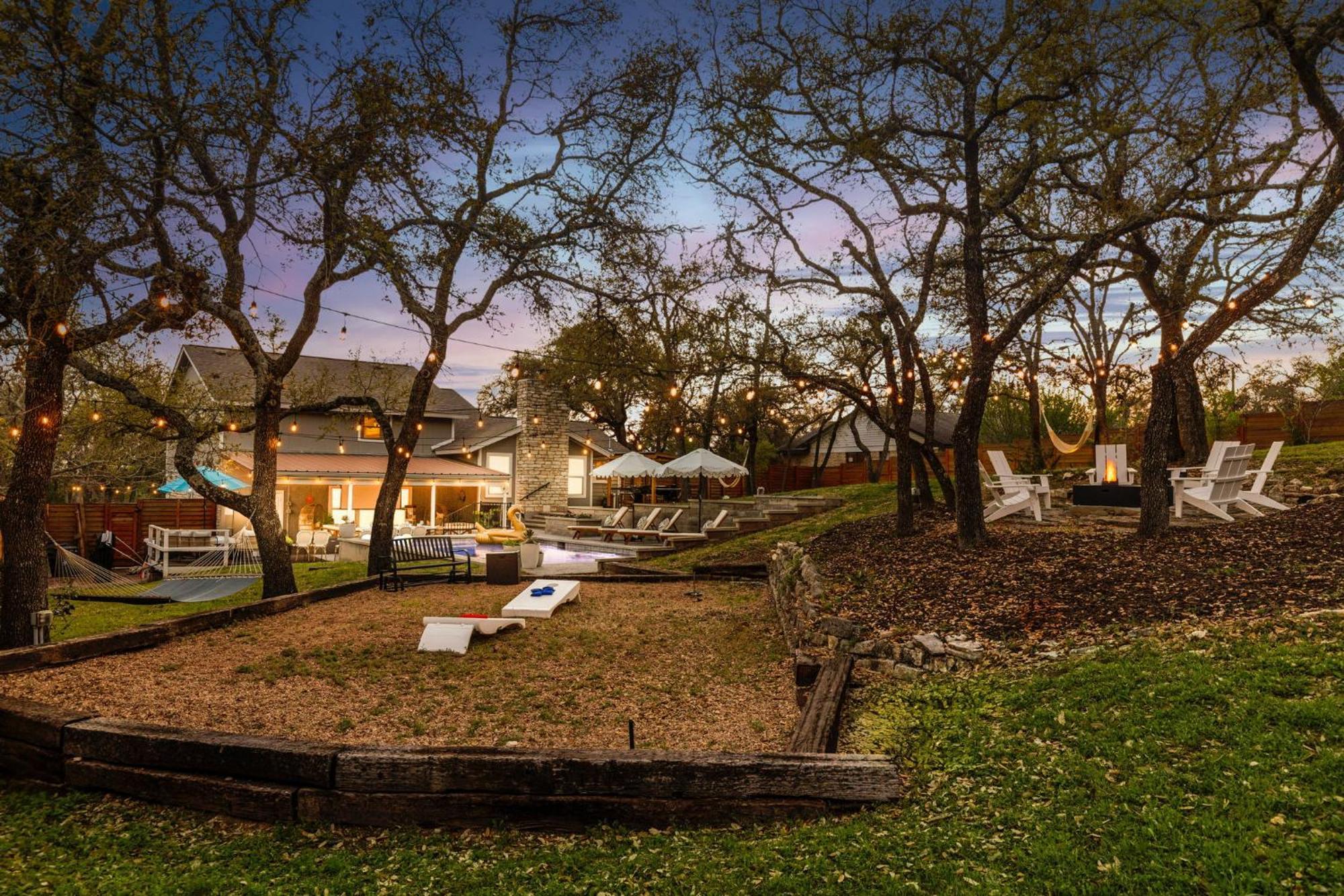 Lux 5br Gem With Heated Pool, Spa, And Outdoor Movie Theater Holiday home Austin