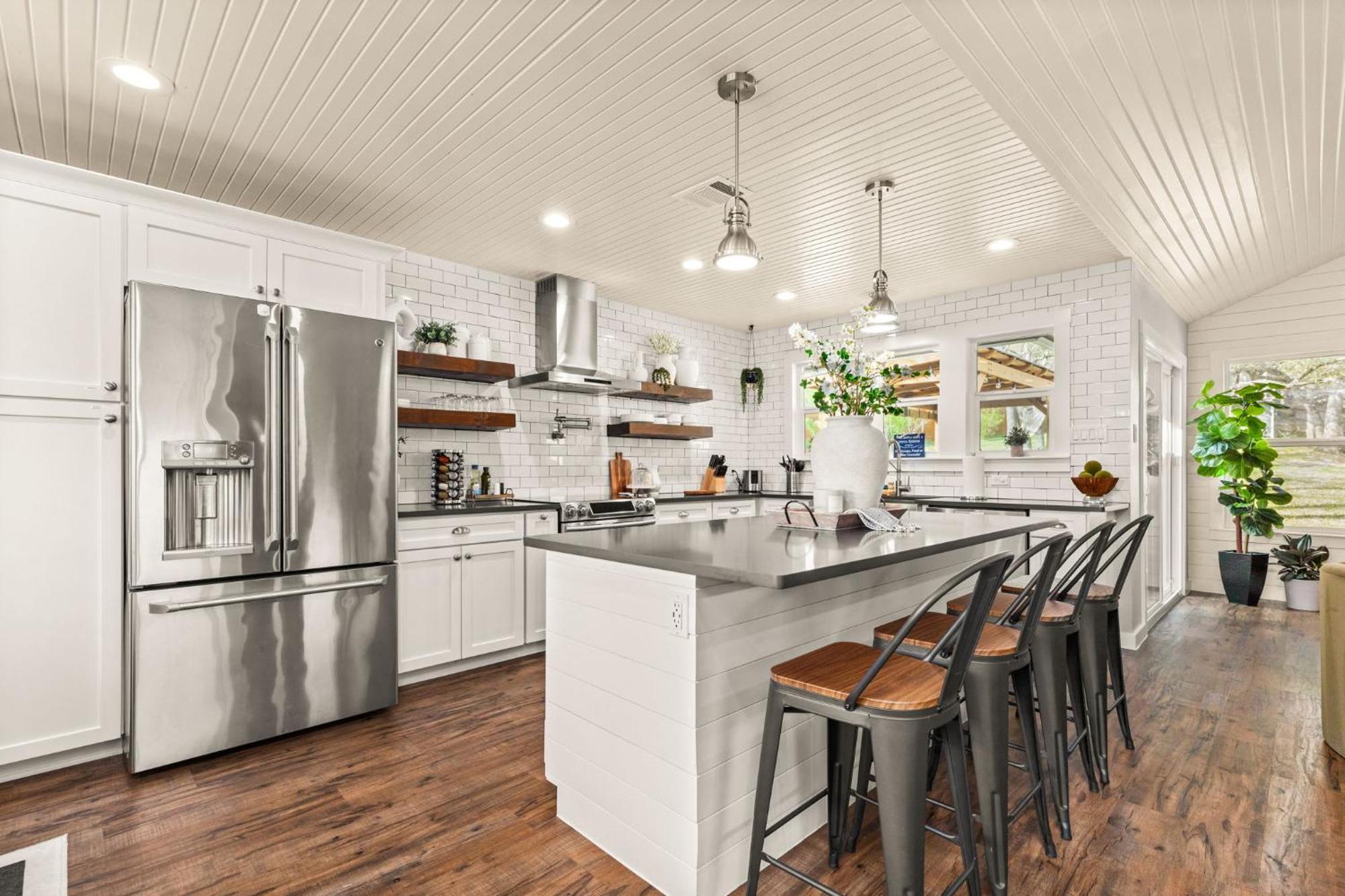 Lux 5br Gem With Heated Pool, Spa, And Outdoor Movie Theater Holiday home Austin