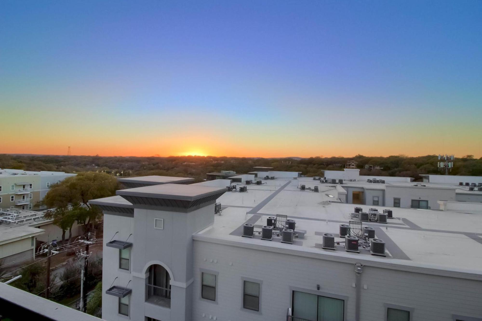 4br Loft Townhome Near West Campus Austin