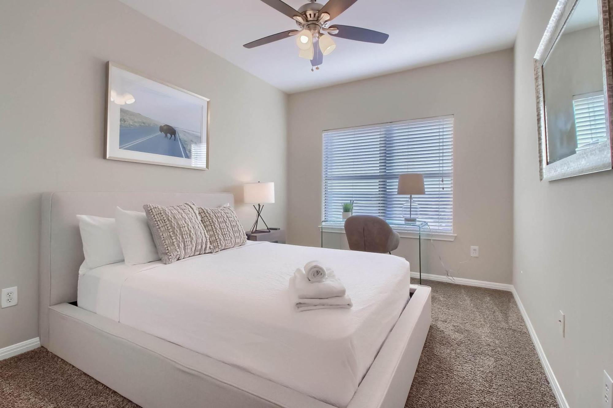 4br Loft Townhome Near West Campus Apartment *