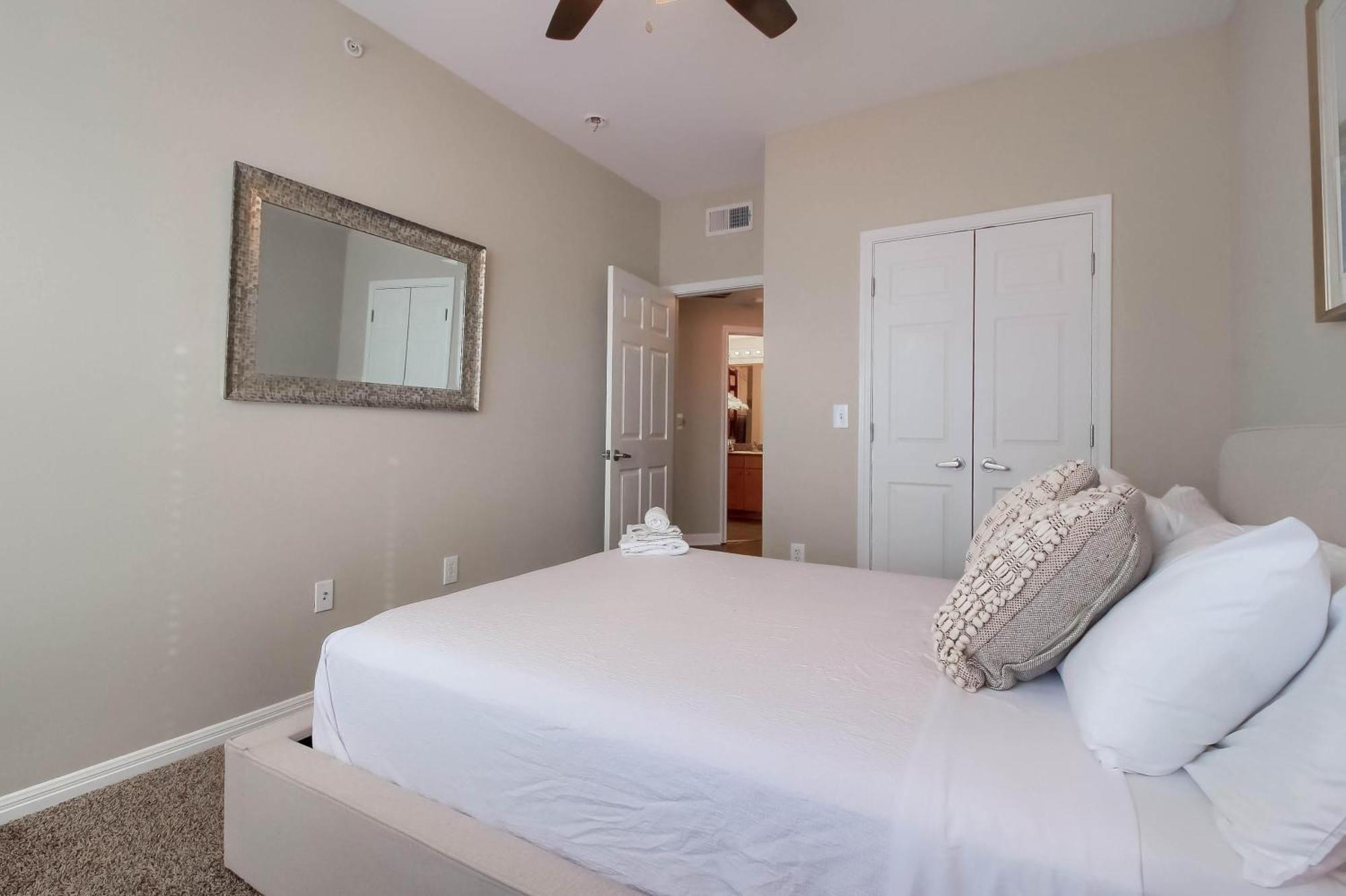 Apartment 4br Loft Townhome Near West Campus Austin