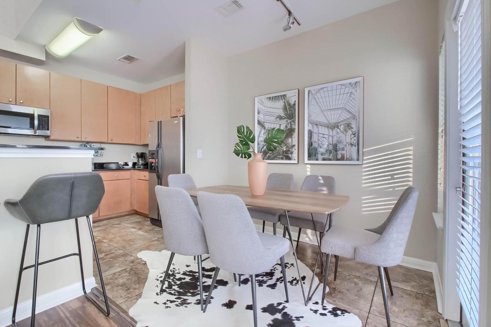 Apartment 4br Loft Townhome Near West Campus *