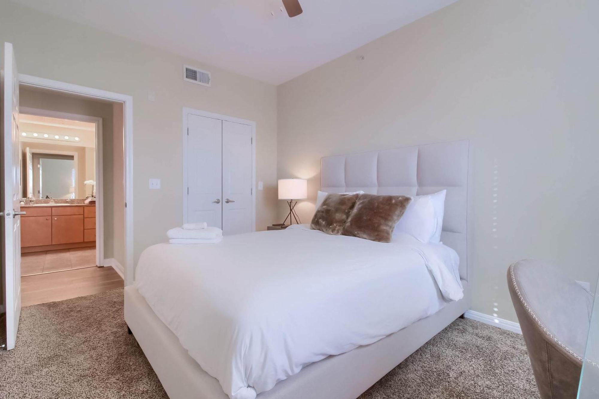 Apartment 4br Loft Townhome Near West Campus Austin