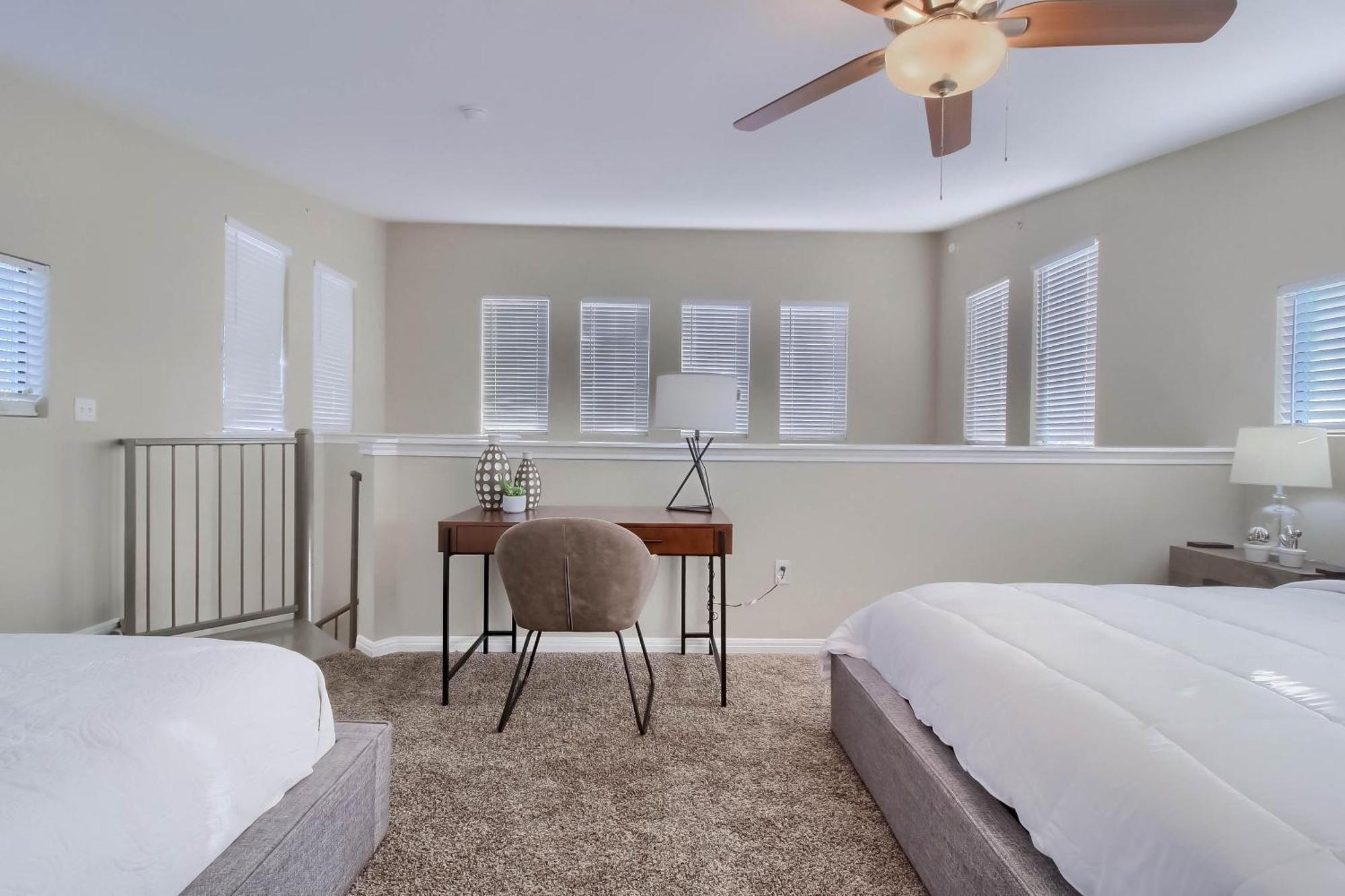 4br Loft Townhome Near West Campus Apartment