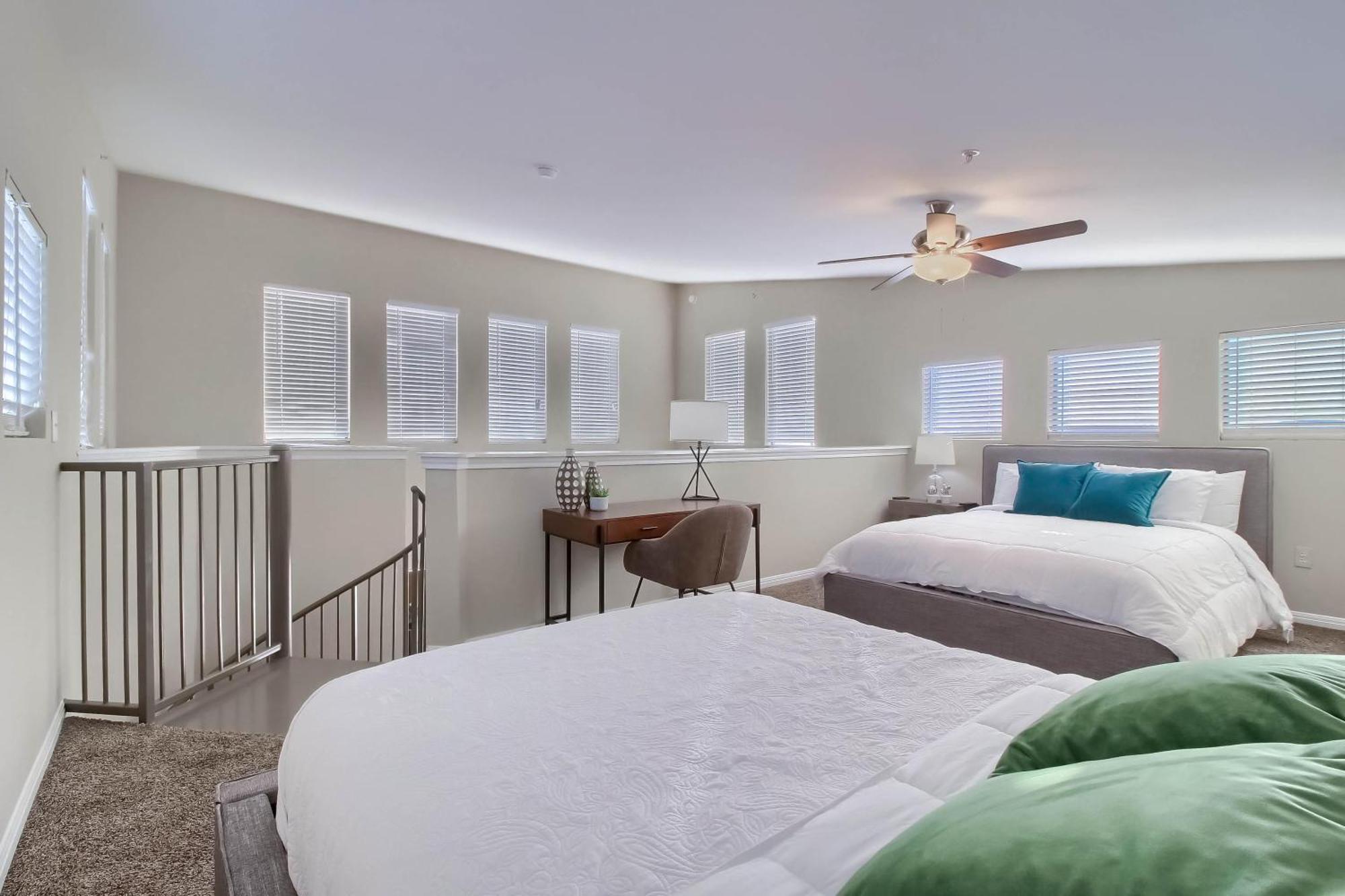 4br Loft Townhome Near West Campus Apartment *