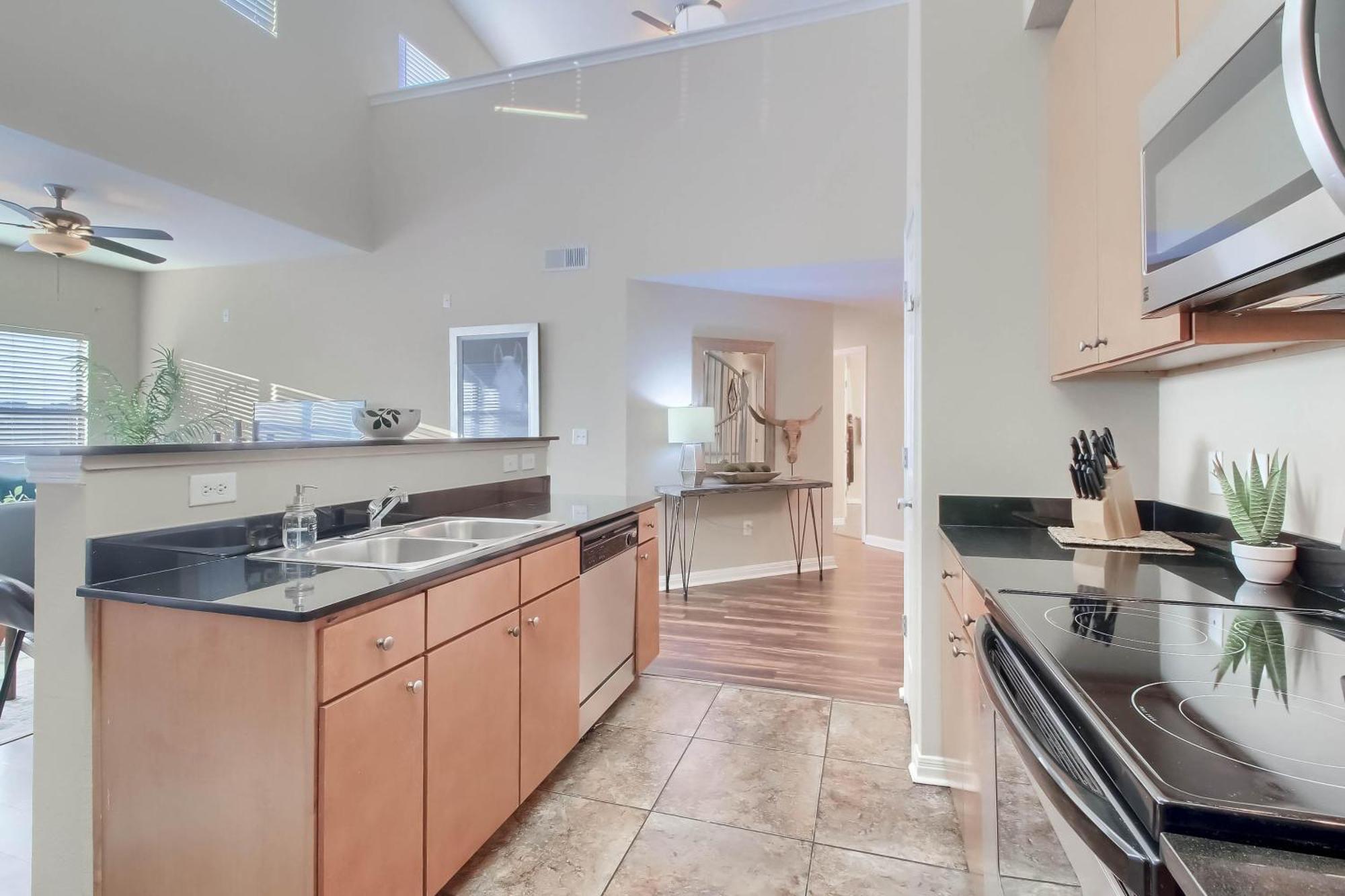 4br Loft Townhome Near West Campus Apartment