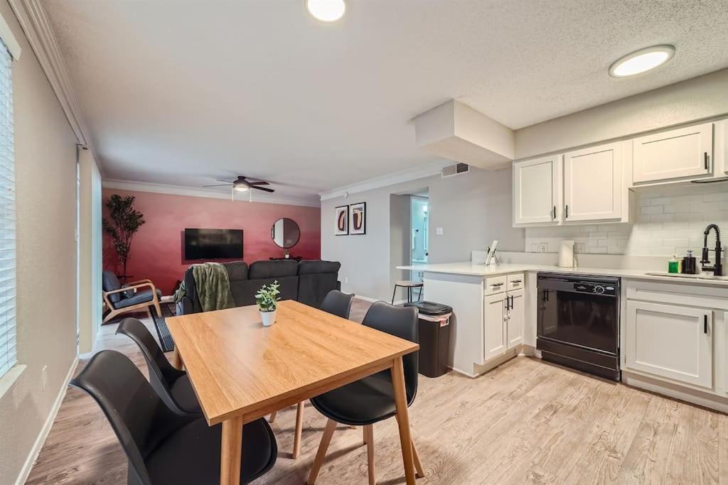 Apartment Your Chill 2b Getaway - 10min To Dtwn - W/d, Pool, Prkg *