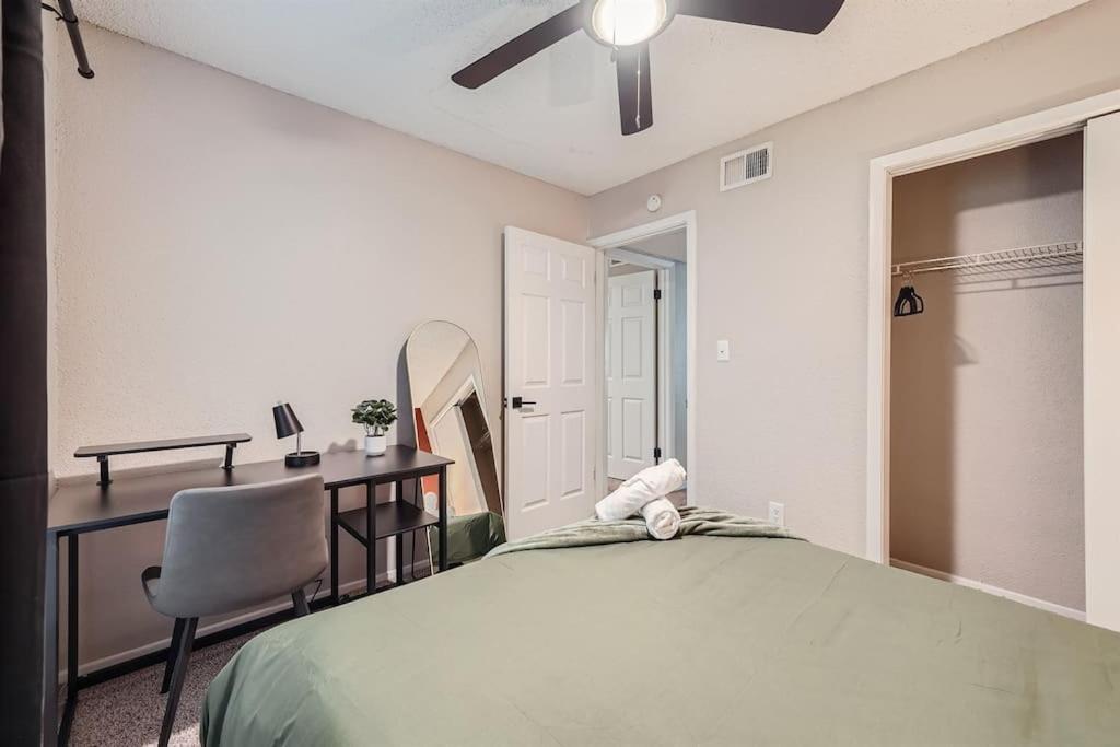 Your Chill 2b Getaway - 10min To Dtwn - W/d, Pool, Prkg Apartment Austin