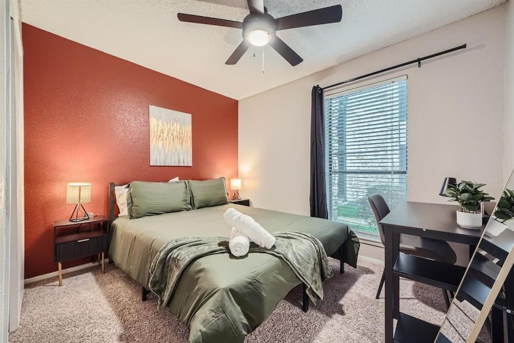 Your Chill 2b Getaway - 10min To Dtwn - W/d, Pool, Prkg Austin