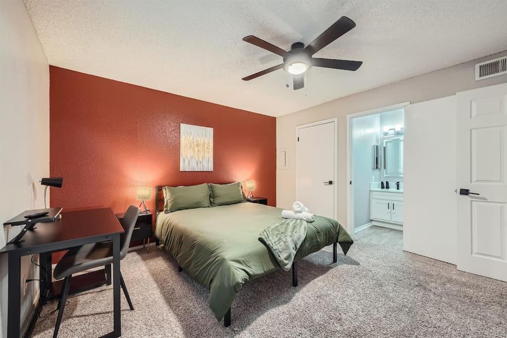 Your Chill 2b Getaway - 10min To Dtwn - W/d, Pool, Prkg *