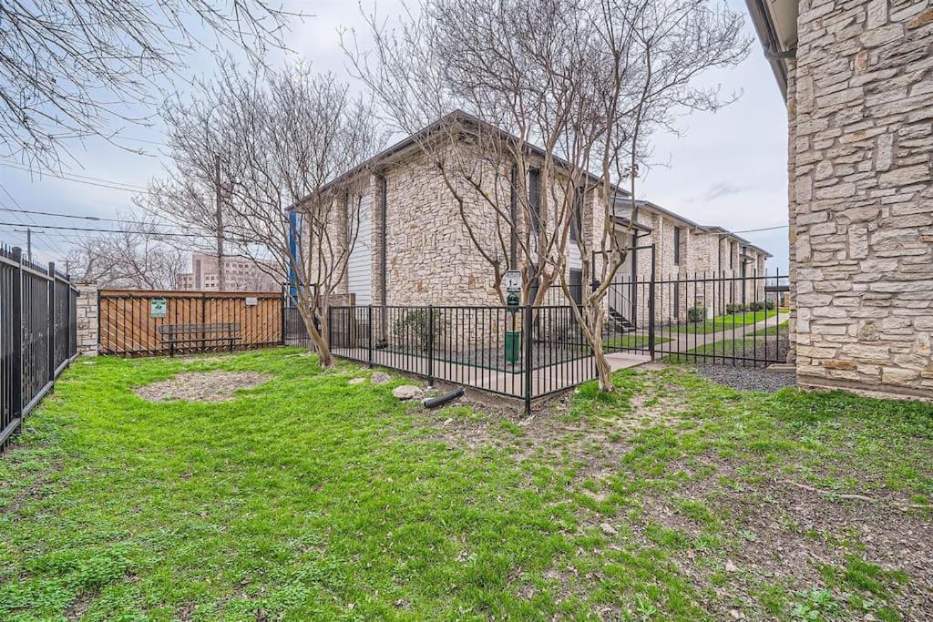 Your Chill 2b Getaway - 10min To Dtwn - W/d, Pool, Prkg Apartment Austin