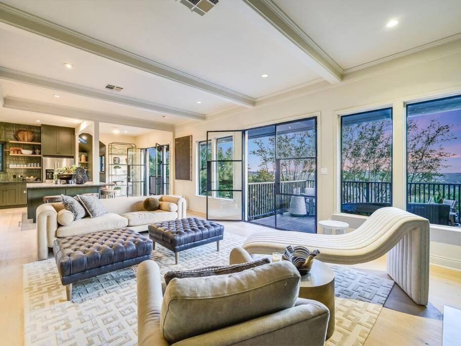 Holiday home 4 Bedroom Designer Pool *