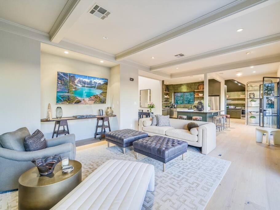 4 Bedroom Designer Pool Holiday home