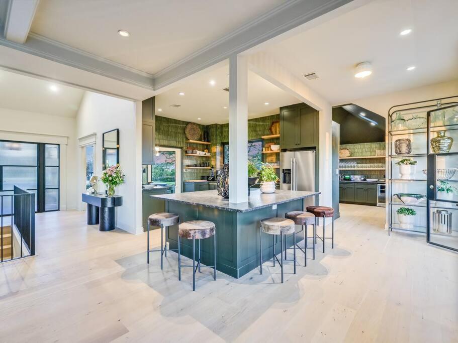 4 Bedroom Designer Pool Austin