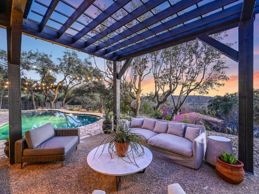 Holiday home 4 Bedroom Designer Pool *