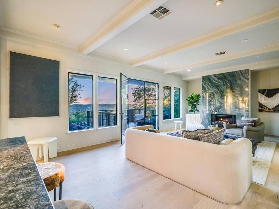 Holiday home 4 Bedroom Designer Pool Austin