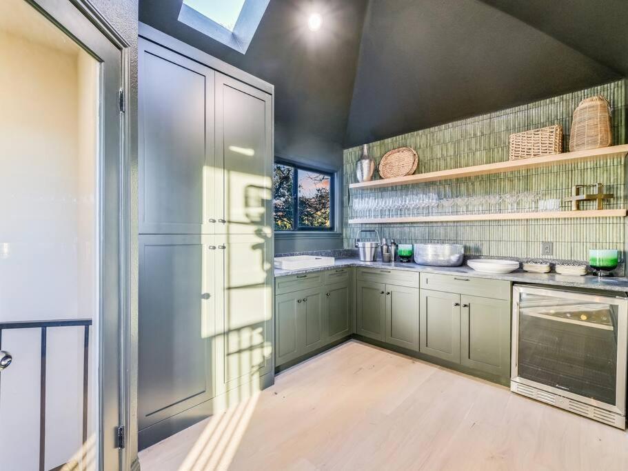 4 Bedroom Designer Pool * Austin