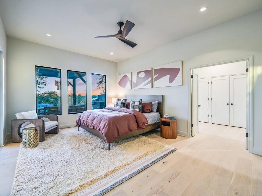 Holiday home 4 Bedroom Designer Pool Austin