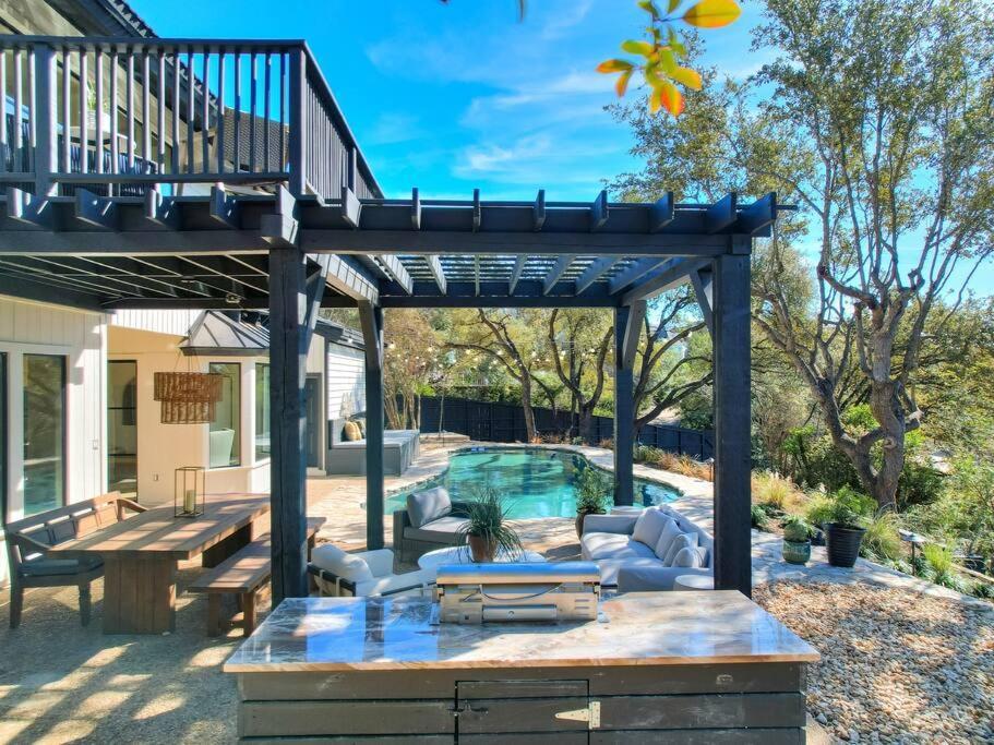4 Bedroom Designer Pool Holiday home *