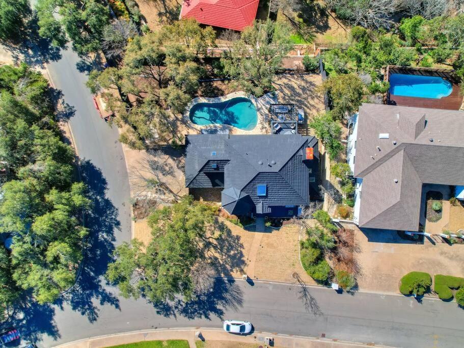 4 Bedroom Designer Pool Holiday home Austin