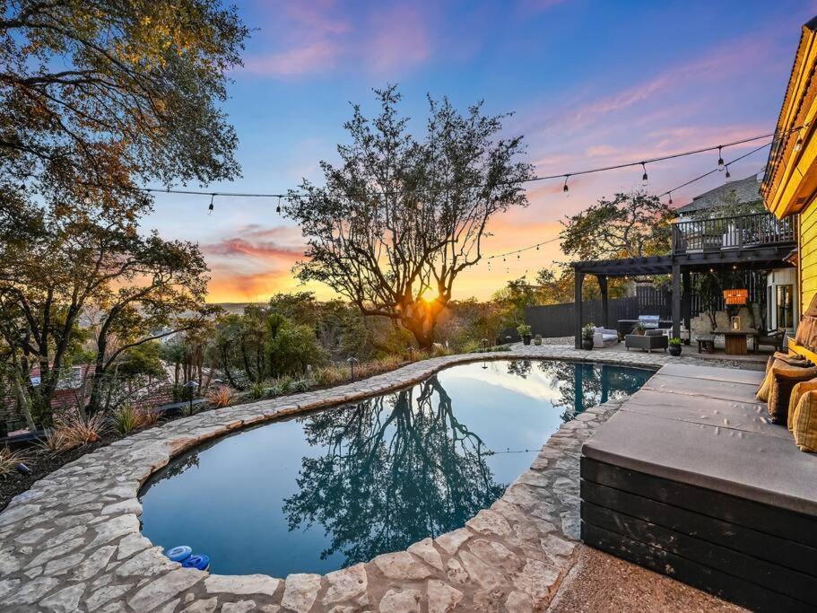 4 Bedroom Designer Pool Holiday home *