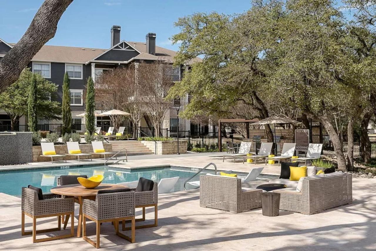 Apartment Exquisite 1br With Pool