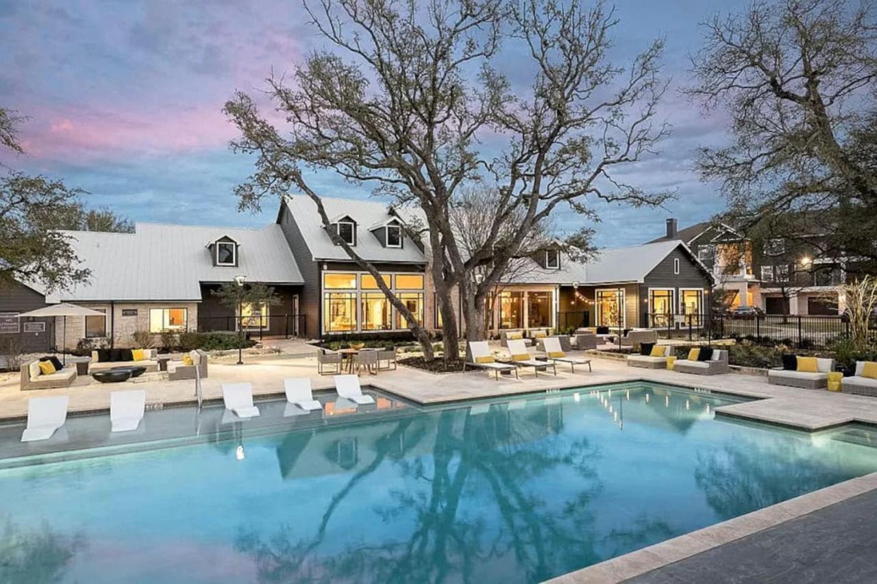 Elegant 1br With Style Pool Near The Domain Apartment