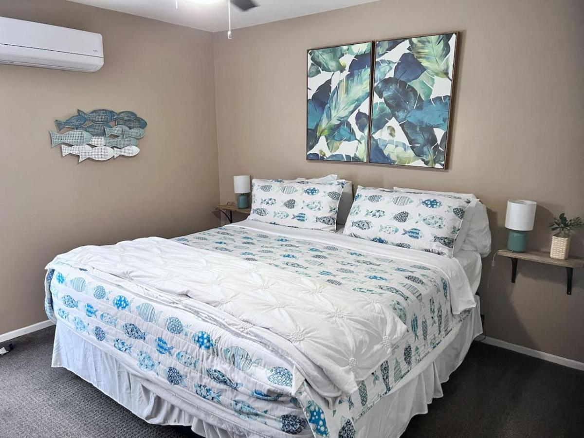 Holiday home Camp Sandy Lakefront, Pool,h Tub, Sand Volleyball *